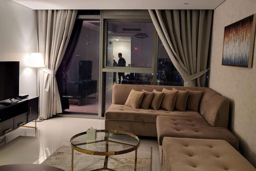 Paramount Tower -rooftop Infinty/burj Khalifa View