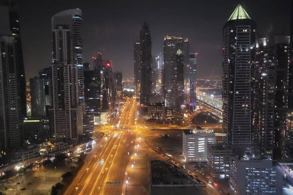 Paramount Tower -rooftop Infinty/burj Khalifa View * Dubai